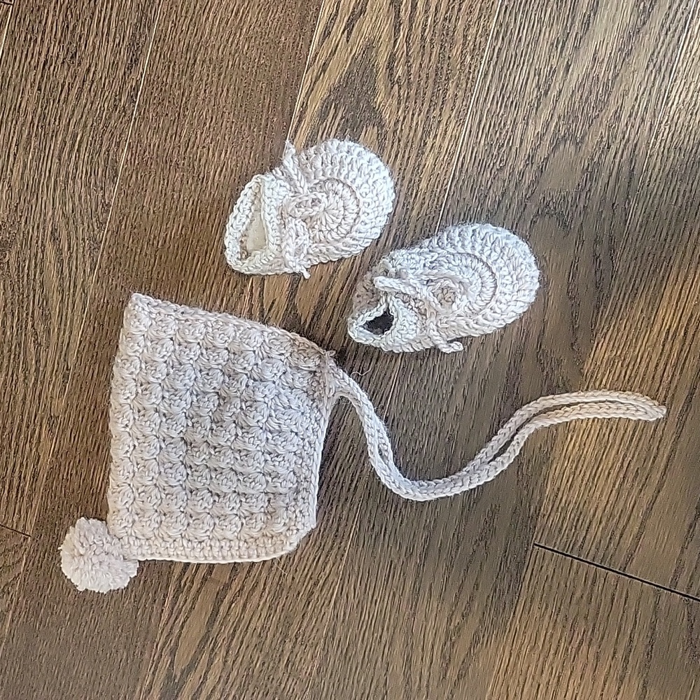 New Zealand Hand Knit Bonnet and Booties